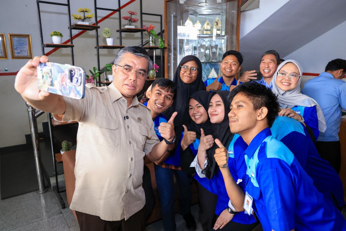 Menaker: MagangHub Jadi Jalur Rekrutmen Efektif, Lulusan Lebih Siap Masuk Dunia Kerja